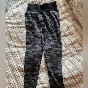 PINK camo butt scrunch leggings brand new